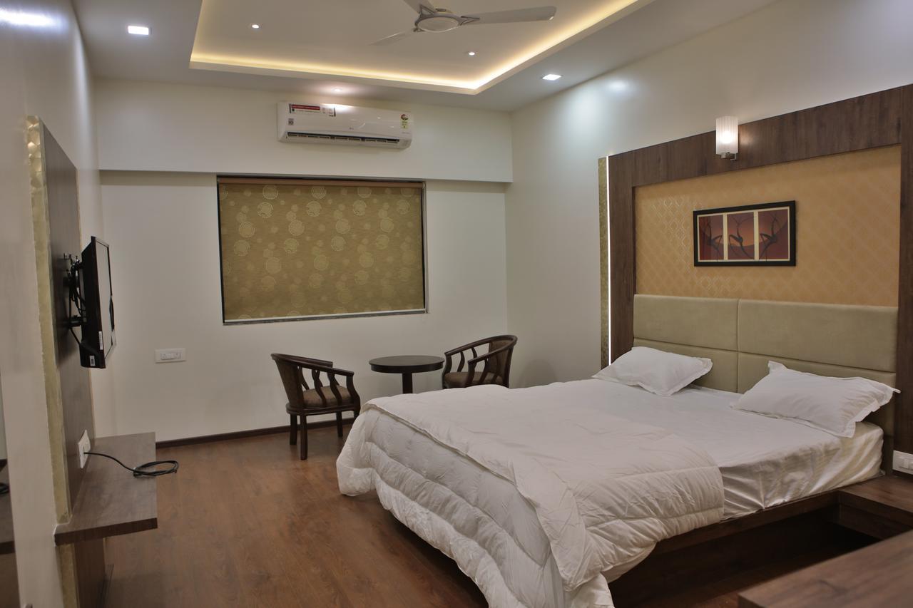 Hotel K P Pride Jalgaon Luaran gambar