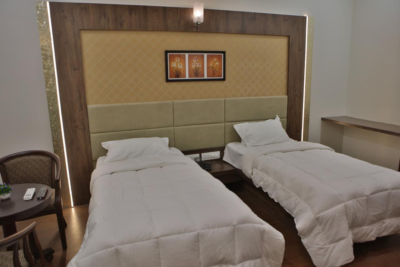 Hotel K P Pride Jalgaon Luaran gambar